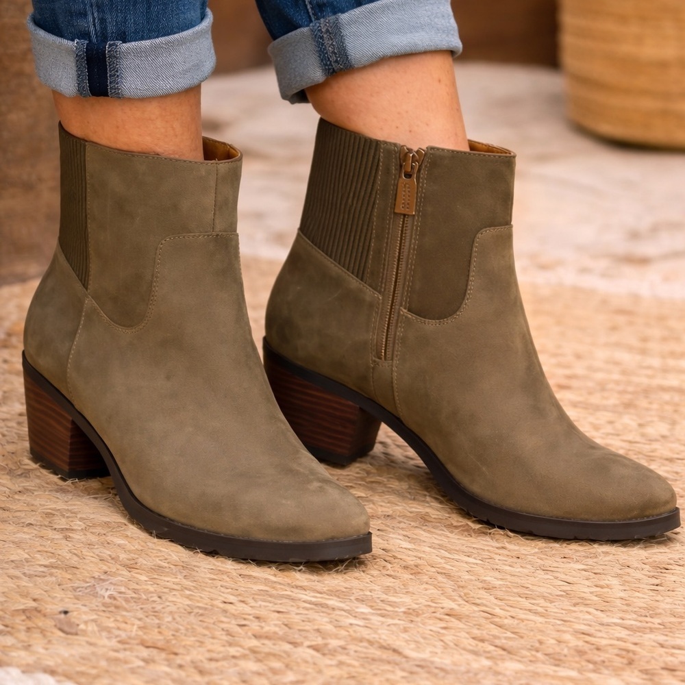 VIONIC VIVIEN SHANTELLE DARK OLIVE GREEN HEELED BOOTS SIZE 8
